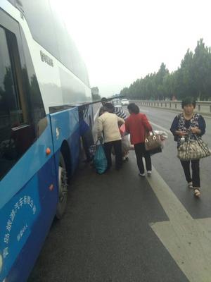 工人上车